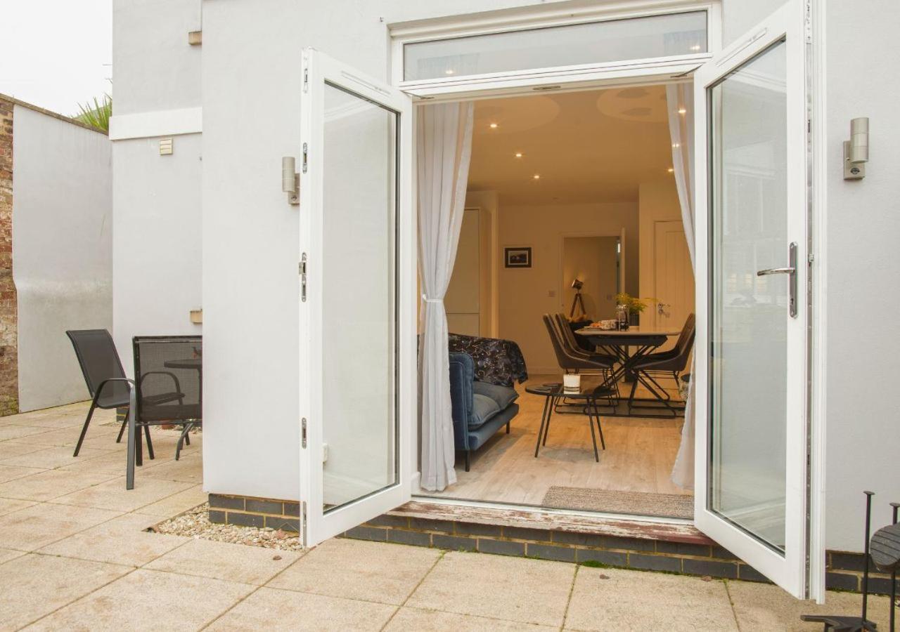 Stunning 2 Bed With Private Patio And Free Parking Villa Cheltenham Exterior foto