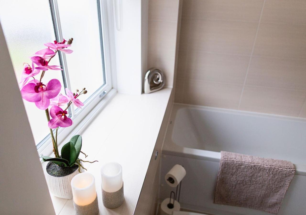 Stunning 2 Bed With Private Patio And Free Parking Villa Cheltenham Exterior foto