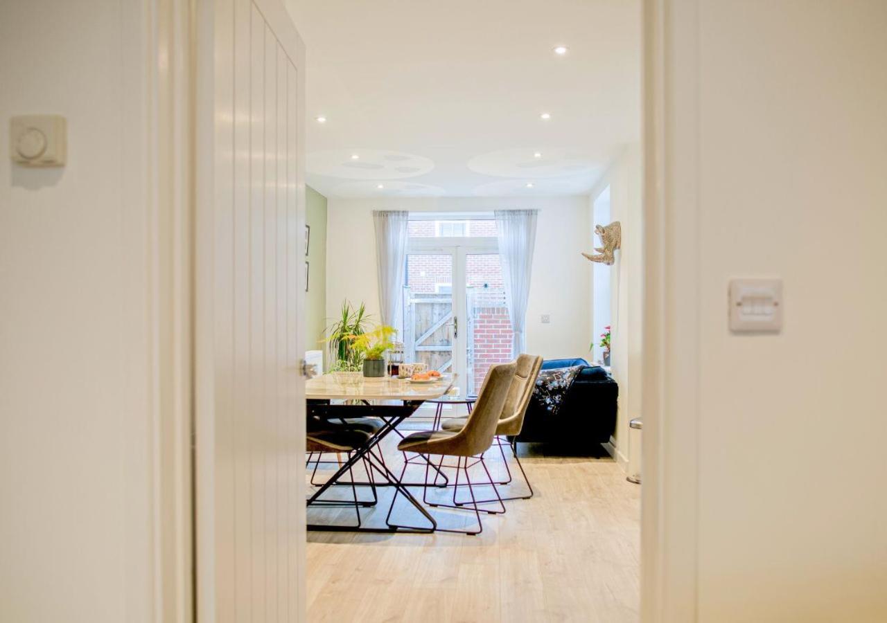 Stunning 2 Bed With Private Patio And Free Parking Villa Cheltenham Exterior foto