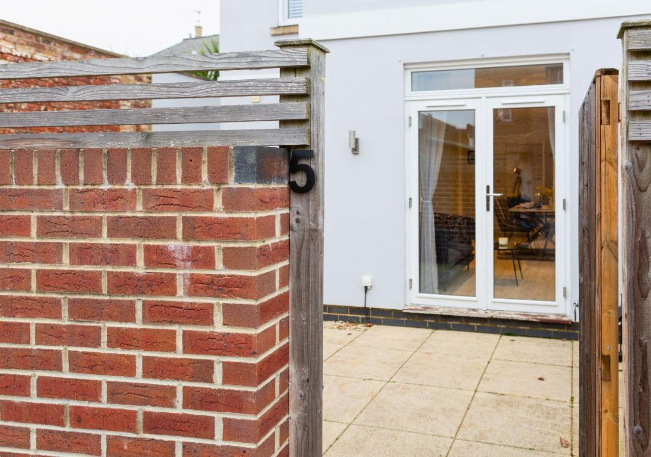 Stunning 2 Bed With Private Patio And Free Parking Villa Cheltenham Exterior foto