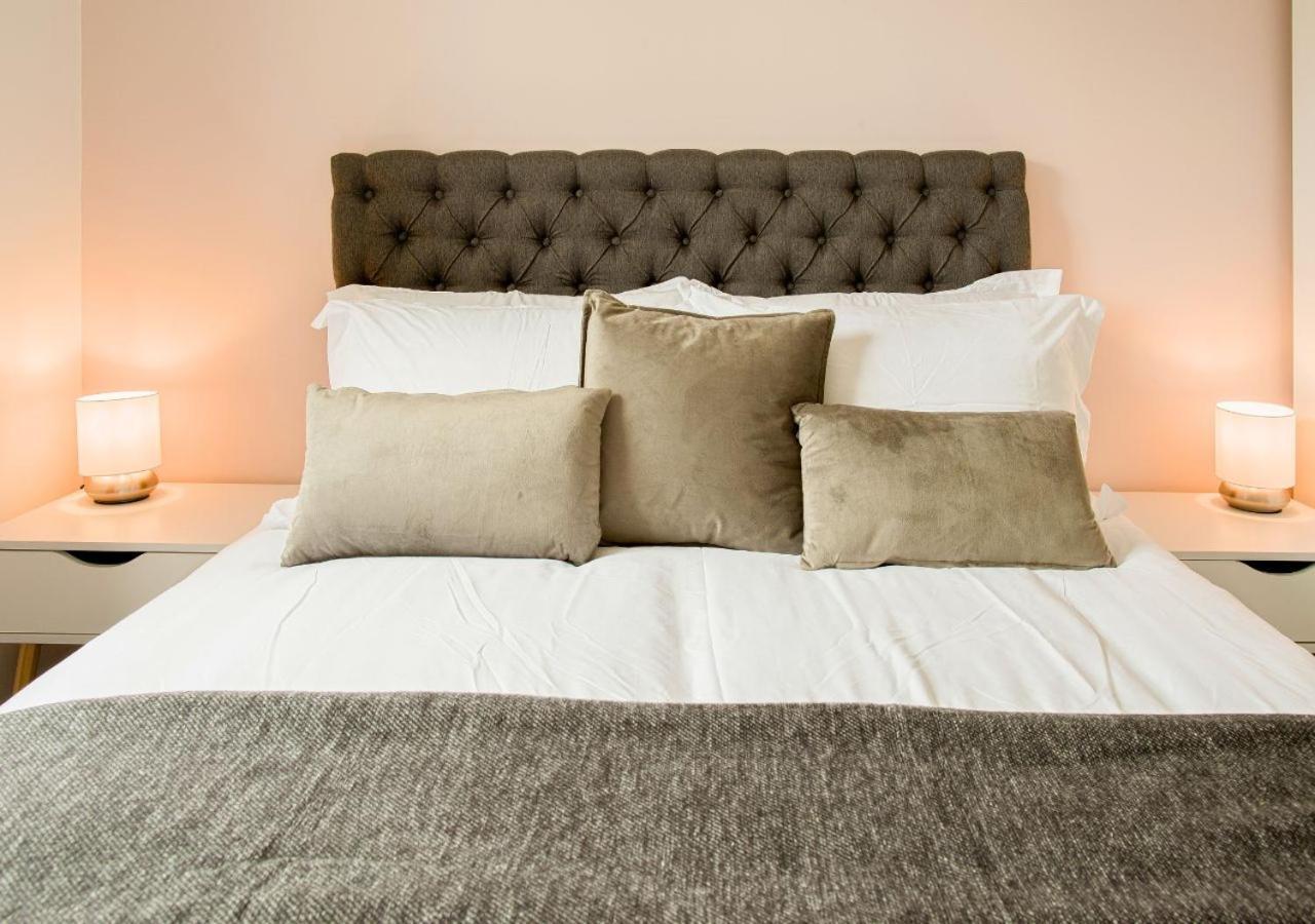 Stunning 2 Bed With Private Patio And Free Parking Villa Cheltenham Exterior foto