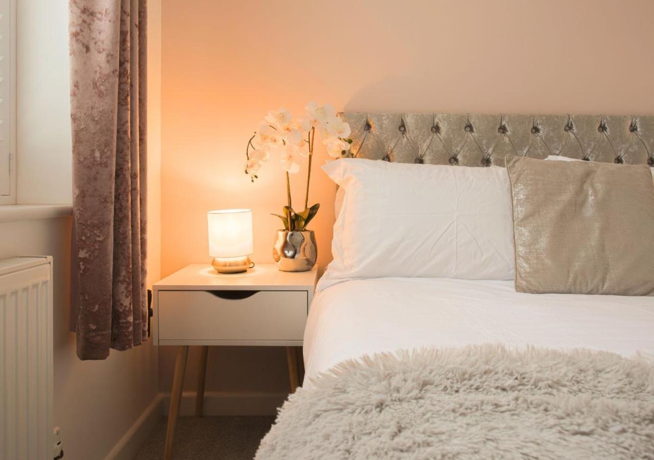 Stunning 2 Bed With Private Patio And Free Parking Villa Cheltenham Exterior foto