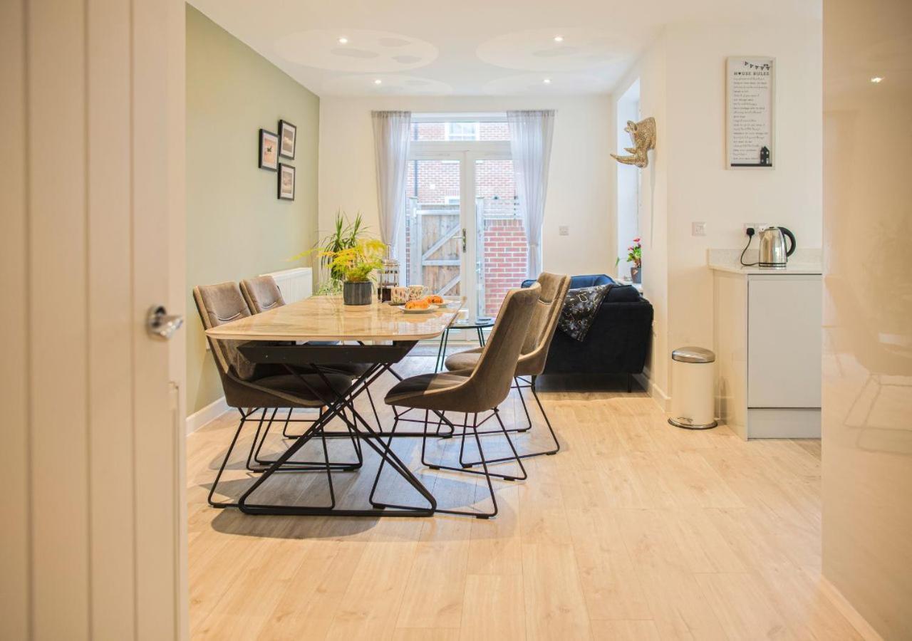 Stunning 2 Bed With Private Patio And Free Parking Villa Cheltenham Exterior foto