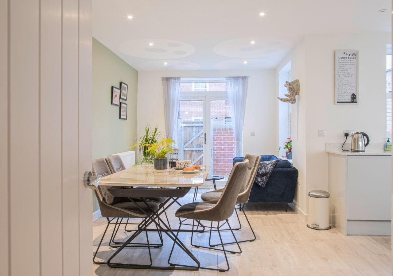 Stunning 2 Bed With Private Patio And Free Parking Villa Cheltenham Exterior foto