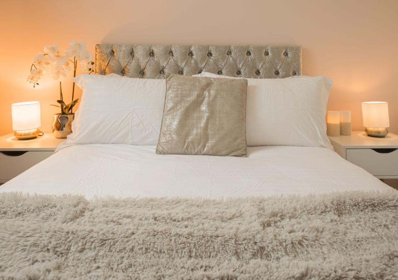 Stunning 2 Bed With Private Patio And Free Parking Villa Cheltenham Exterior foto