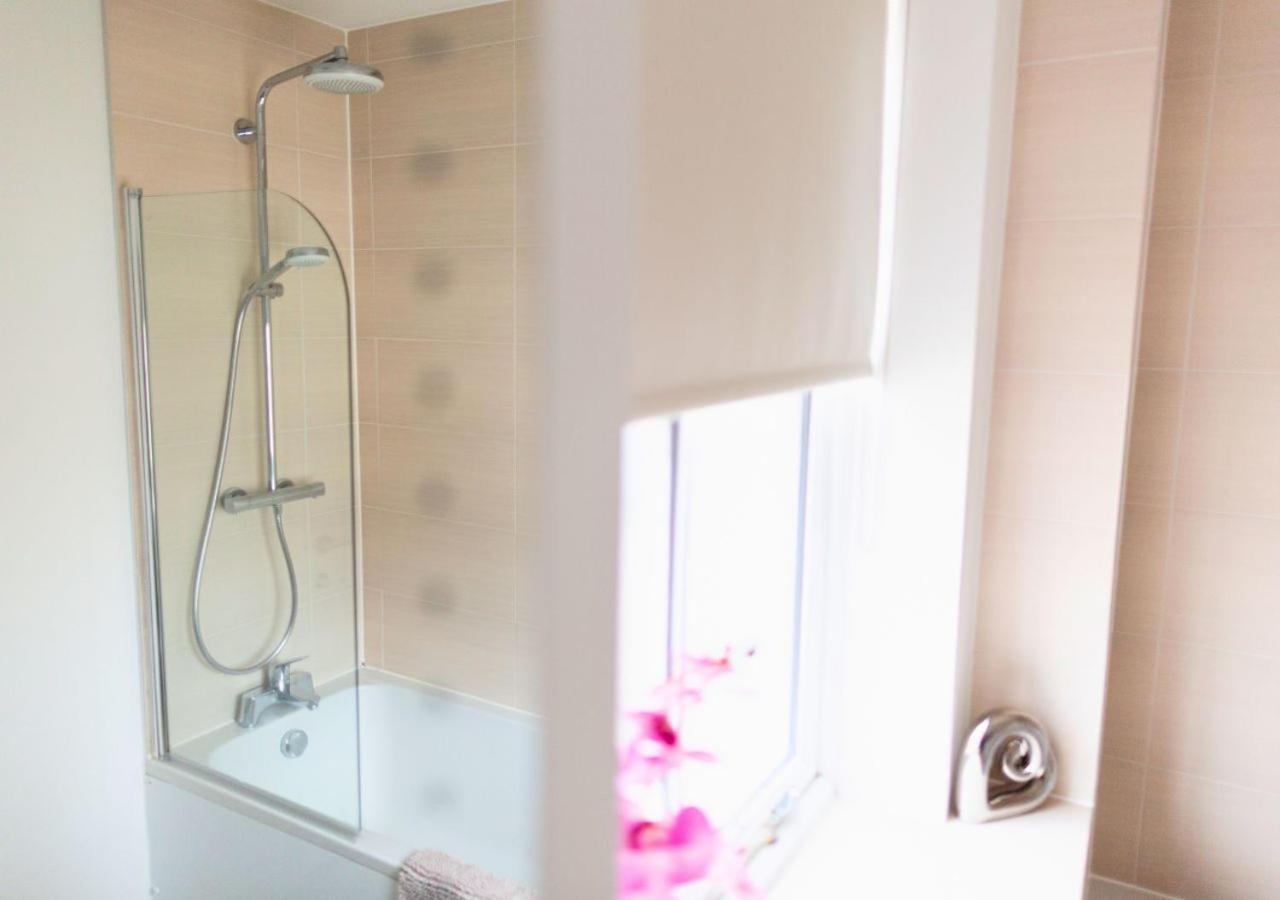 Stunning 2 Bed With Private Patio And Free Parking Villa Cheltenham Exterior foto