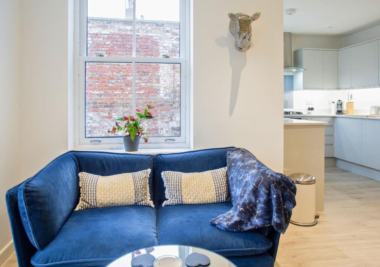 Stunning 2 Bed With Private Patio And Free Parking Villa Cheltenham Exterior foto