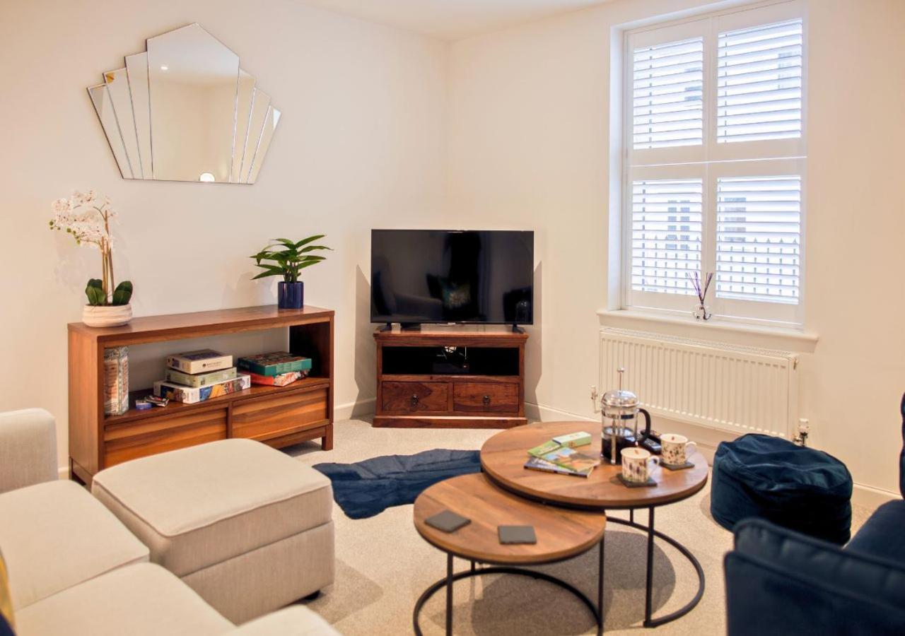 Stunning 2 Bed With Private Patio And Free Parking Villa Cheltenham Exterior foto