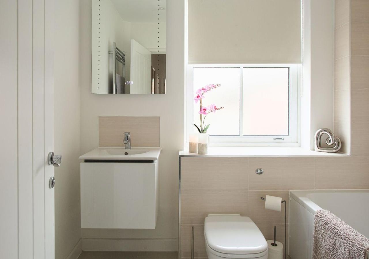 Stunning 2 Bed With Private Patio And Free Parking Villa Cheltenham Exterior foto