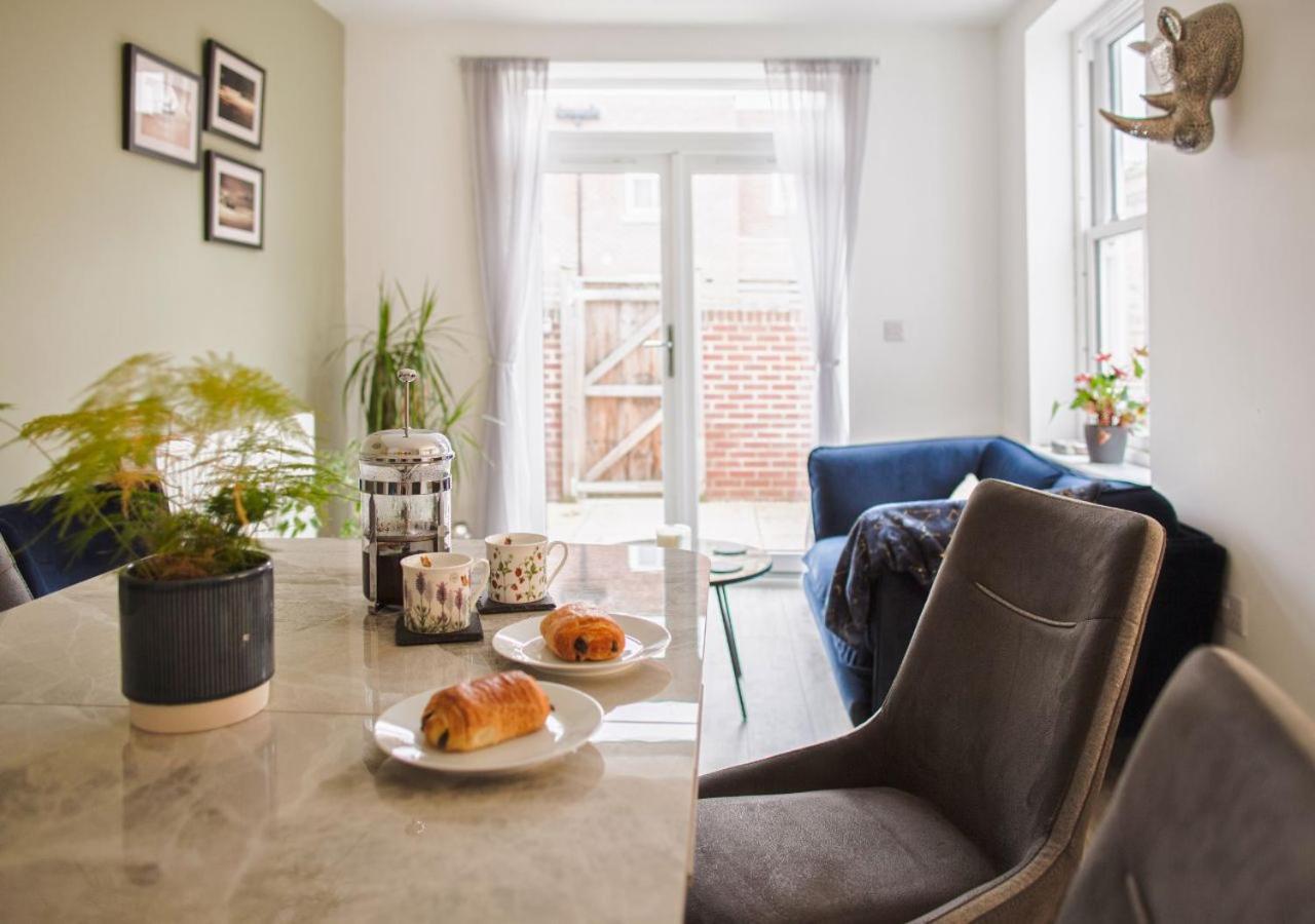 Stunning 2 Bed With Private Patio And Free Parking Villa Cheltenham Exterior foto