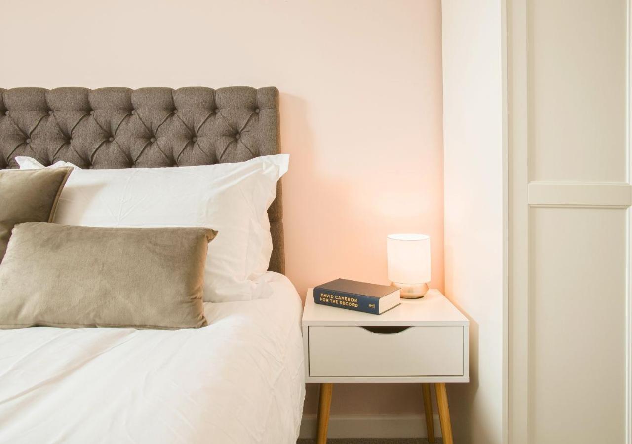 Stunning 2 Bed With Private Patio And Free Parking Villa Cheltenham Exterior foto