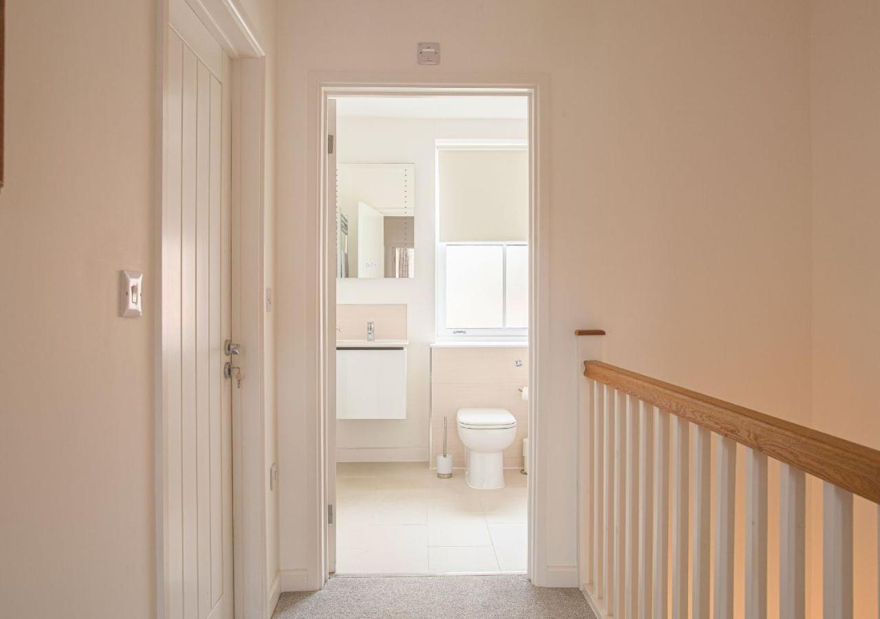 Stunning 2 Bed With Private Patio And Free Parking Villa Cheltenham Exterior foto