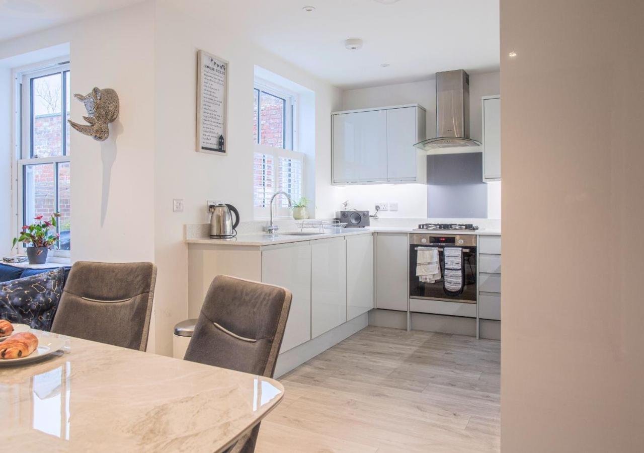 Stunning 2 Bed With Private Patio And Free Parking Villa Cheltenham Exterior foto